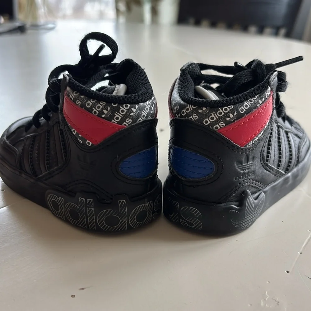 🍀EUC Adidas Black and Red Baby Walker Shoes EUC